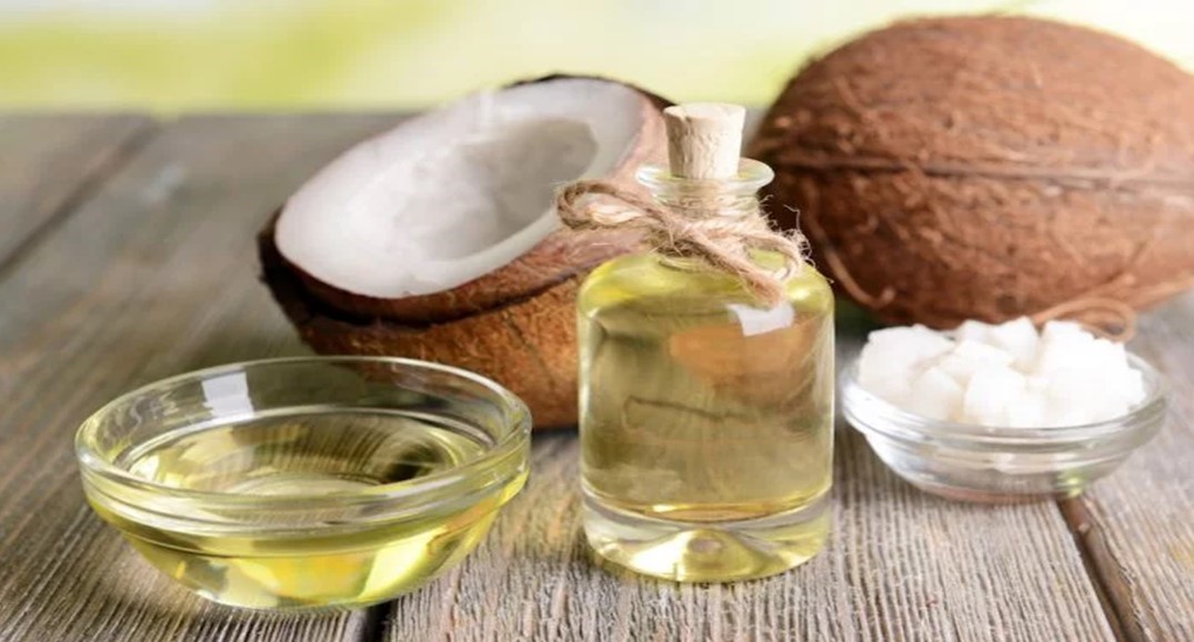 Rambut Sehat dan Mengkilat dengan Minyak Kelapa